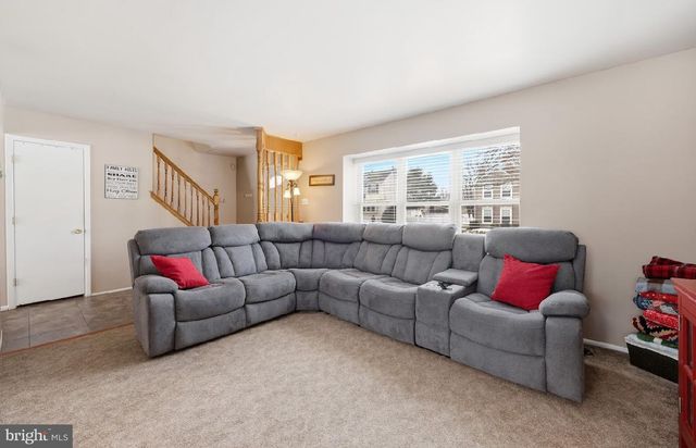 8 OAKTON DR, Mantua, NJ 08051