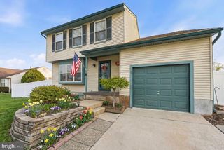 8 OAKTON DR, Mantua, NJ 08051