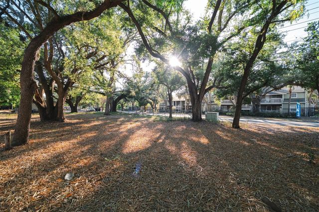 4913 N MACDILL AVENUE, Tampa, FL 33614