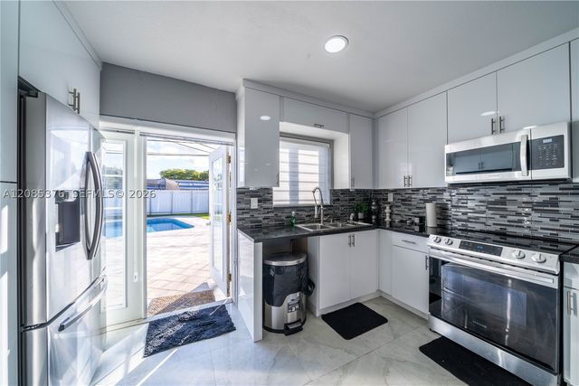 1650 SW 63rd Ter, North Lauderdale, FL 33068