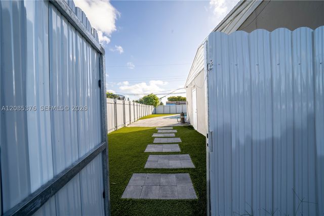 1650 SW 63rd Ter, North Lauderdale, FL 33068