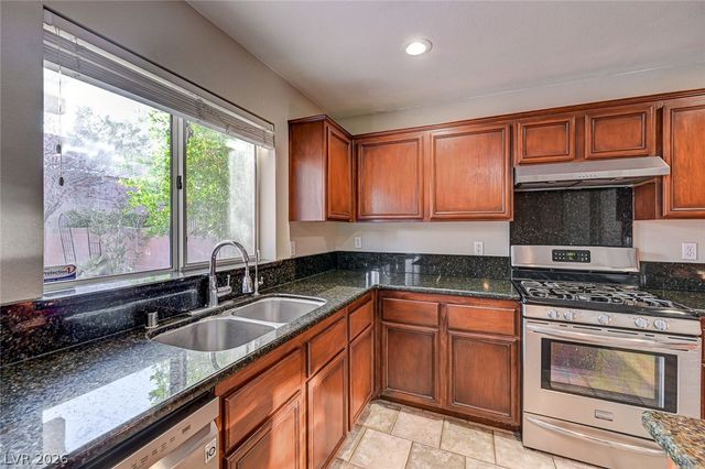 317 Greenleaf Glen Street, Henderson, NV 89014