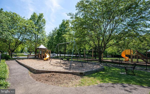 15646 MONTVIEW DR, Dumfries, VA 22025