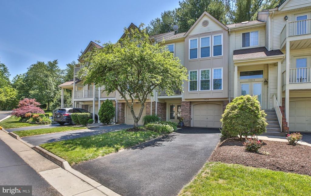 15646 MONTVIEW DR, Dumfries, VA 22025