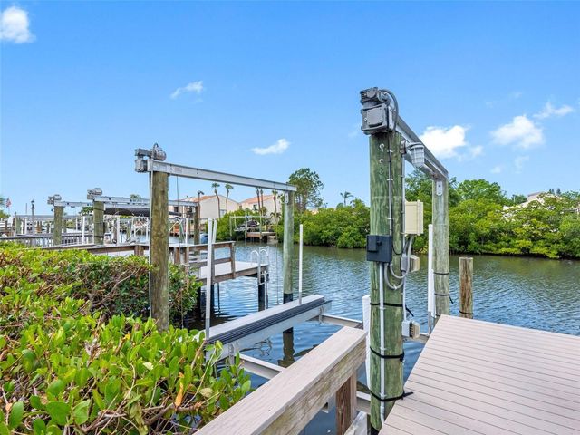 4306 SUNRAY COURT, Tampa, FL 33615