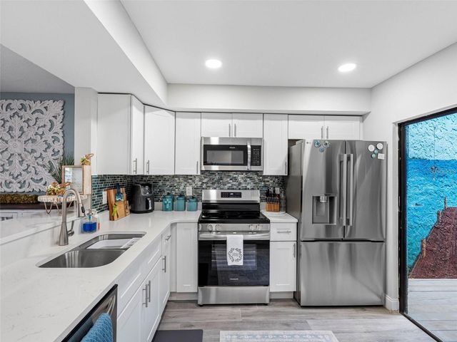 4306 SUNRAY COURT, Tampa, FL 33615