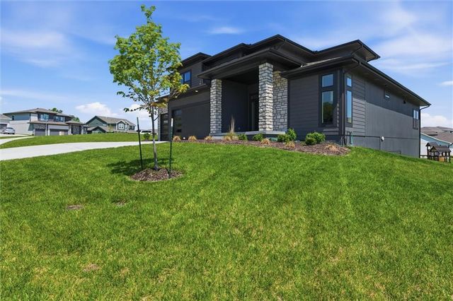 1628 SW Arborway Terrace, Lee's Summit, MO 64082