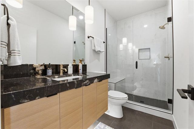 1628 SW Arborway Terrace, Lee's Summit, MO 64082