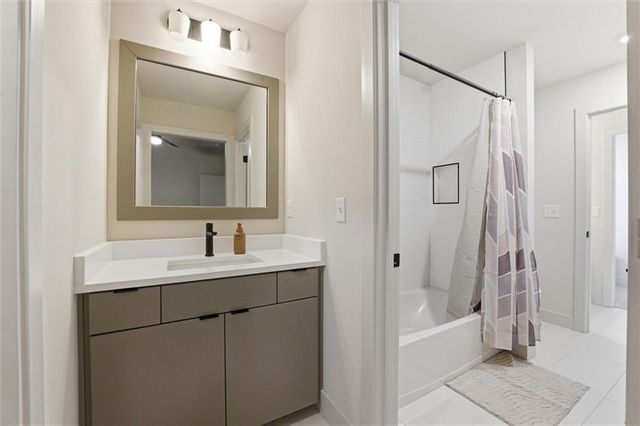 1628 SW Arborway Terrace, Lee's Summit, MO 64082