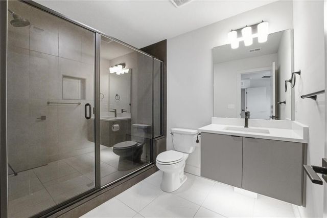 1628 SW Arborway Terrace, Lee's Summit, MO 64082