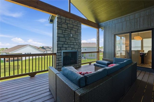 1628 SW Arborway Terrace, Lee's Summit, MO 64082