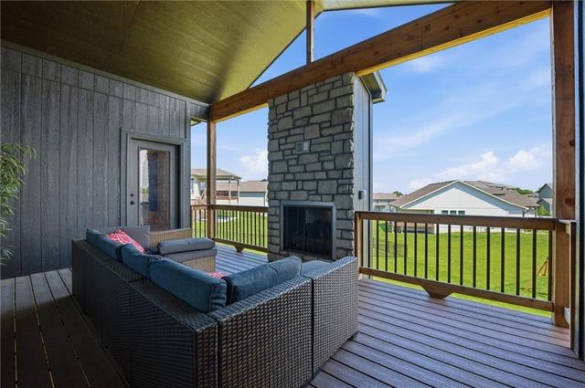 1628 SW Arborway Terrace, Lee's Summit, MO 64082