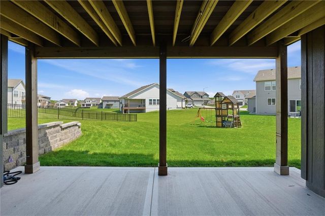1628 SW Arborway Terrace, Lee's Summit, MO 64082