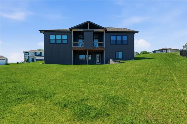 1628 SW Arborway Terrace, Lee's Summit, MO 64082