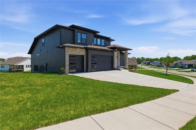 1628 SW Arborway Terrace, Lee's Summit, MO 64082