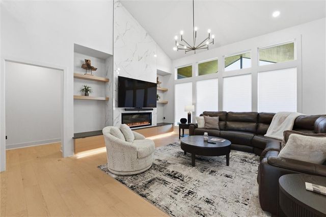 1628 SW Arborway Terrace, Lee's Summit, MO 64082