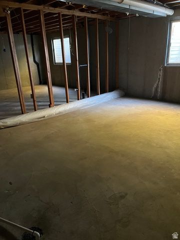 3246 N MOUNTAIN RD, North Ogden, UT 84414