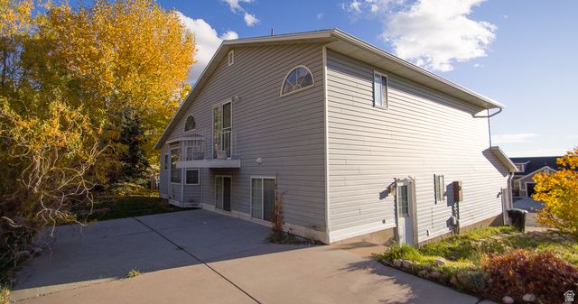 3246 N MOUNTAIN RD, North Ogden, UT 84414