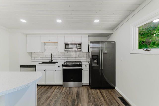234 W 18TH AVENUE, Oshkosh, WI 54902