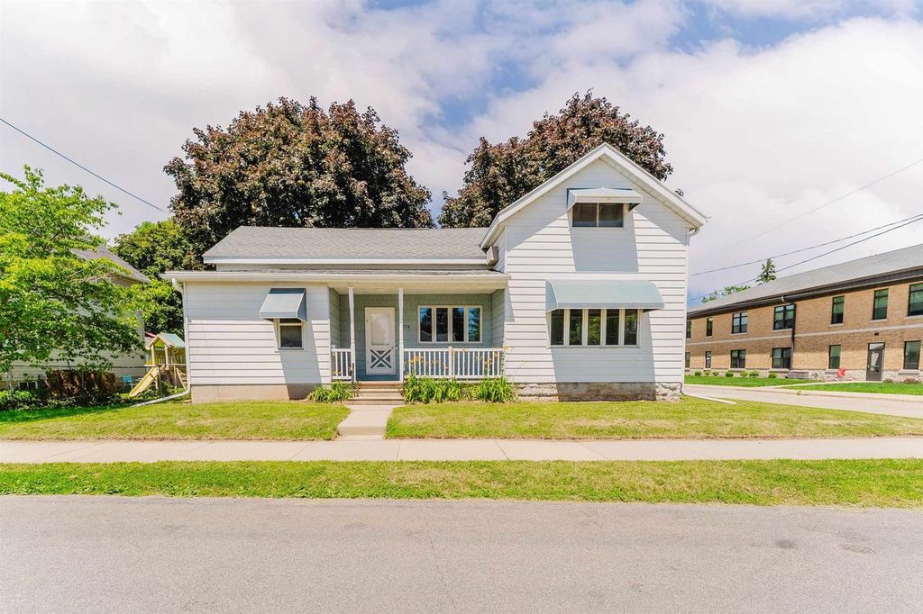 234 W 18TH AVENUE, Oshkosh, WI 54902