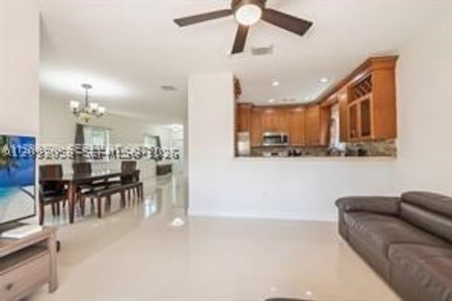 1175 NE 41st Ave, Homestead, FL 33033