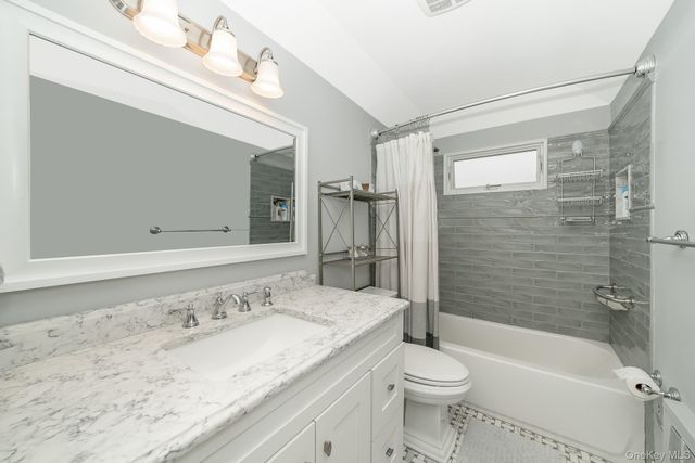 48 Butler Street, West Islip, NY 11795