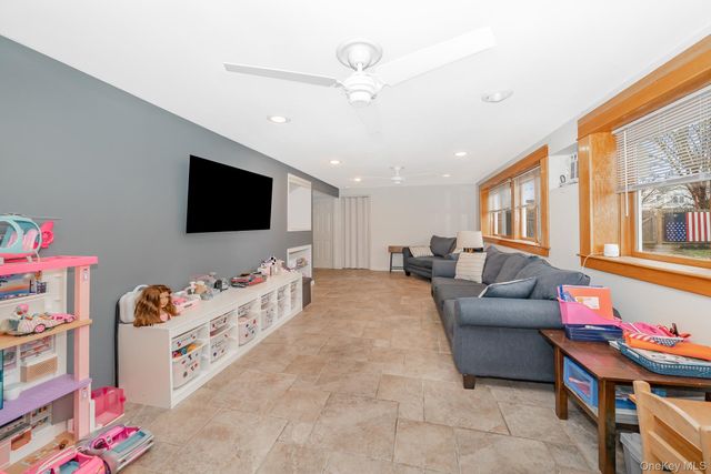 48 Butler Street, West Islip, NY 11795