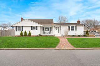 48 Butler Street, West Islip, NY 11795
