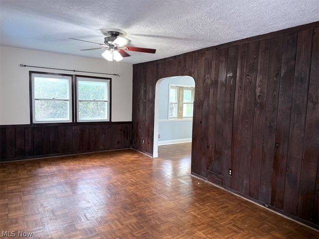 835 Albemarle Avenue, Cuyahoga Falls, OH 44221