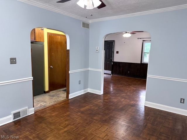 835 Albemarle Avenue, Cuyahoga Falls, OH 44221