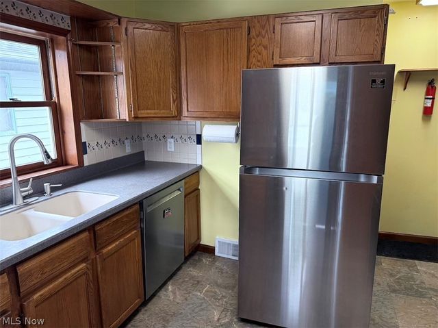 835 Albemarle Avenue, Cuyahoga Falls, OH 44221
