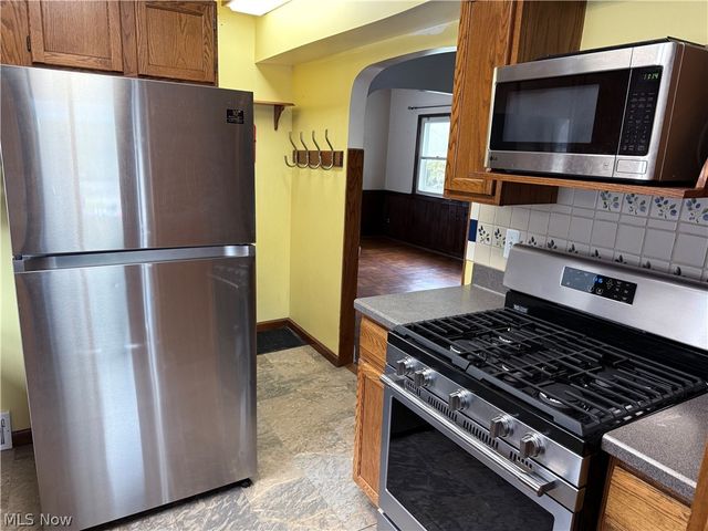 835 Albemarle Avenue, Cuyahoga Falls, OH 44221