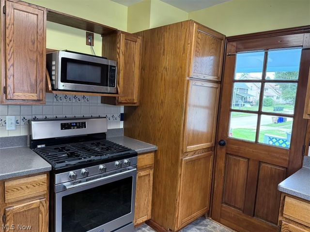 835 Albemarle Avenue, Cuyahoga Falls, OH 44221