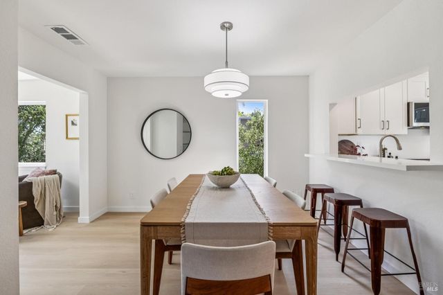 17 Thoreau Cir, Mill Valley, CA 94941