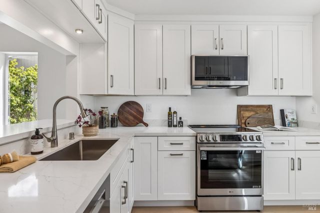 17 Thoreau Cir, Mill Valley, CA 94941