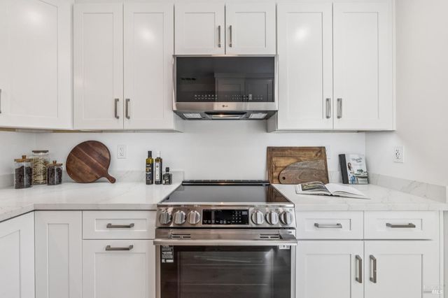 17 Thoreau Cir, Mill Valley, CA 94941