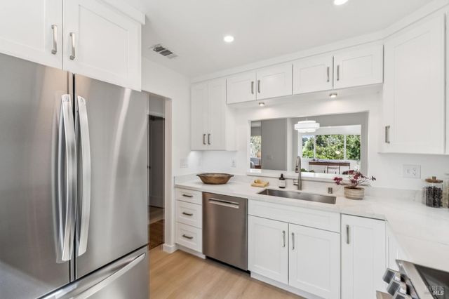 17 Thoreau Cir, Mill Valley, CA 94941