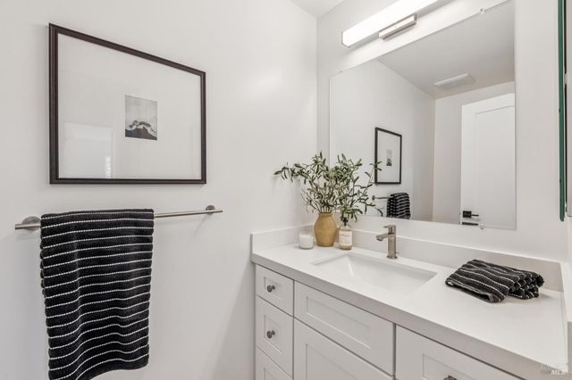 17 Thoreau Cir, Mill Valley, CA 94941