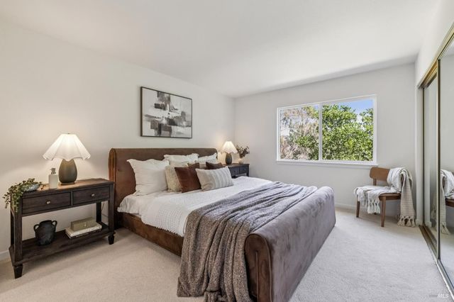 17 Thoreau Cir, Mill Valley, CA 94941