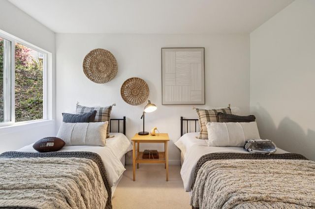 17 Thoreau Cir, Mill Valley, CA 94941