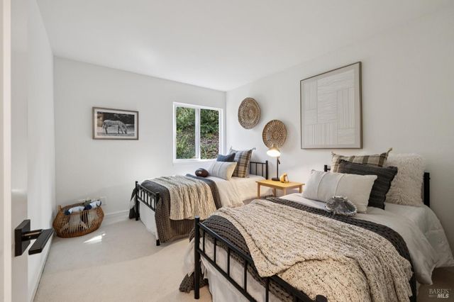 17 Thoreau Cir, Mill Valley, CA 94941