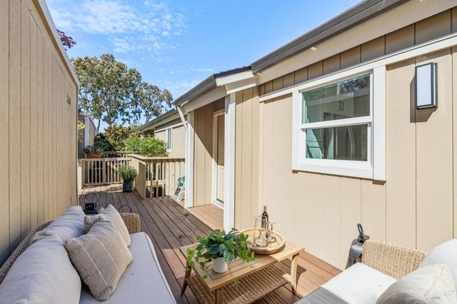 17 Thoreau Cir, Mill Valley, CA 94941