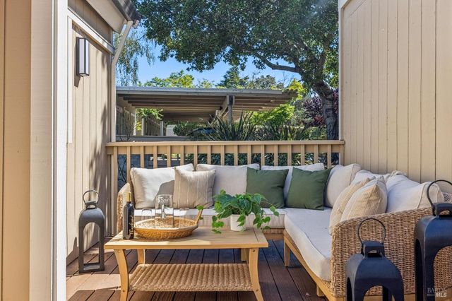 17 Thoreau Cir, Mill Valley, CA 94941