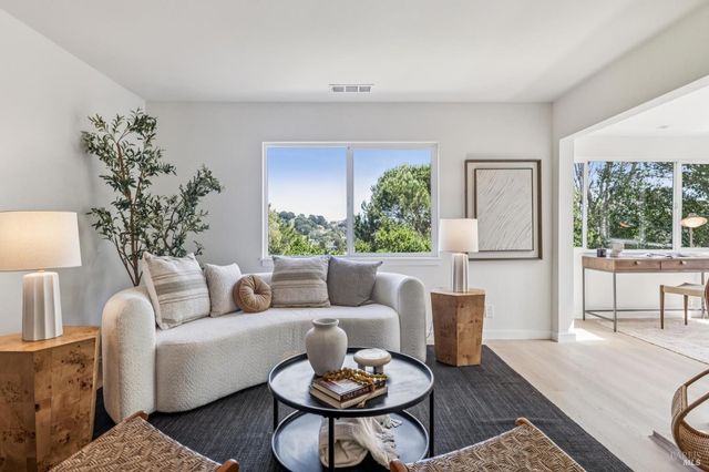 17 Thoreau Cir, Mill Valley, CA 94941