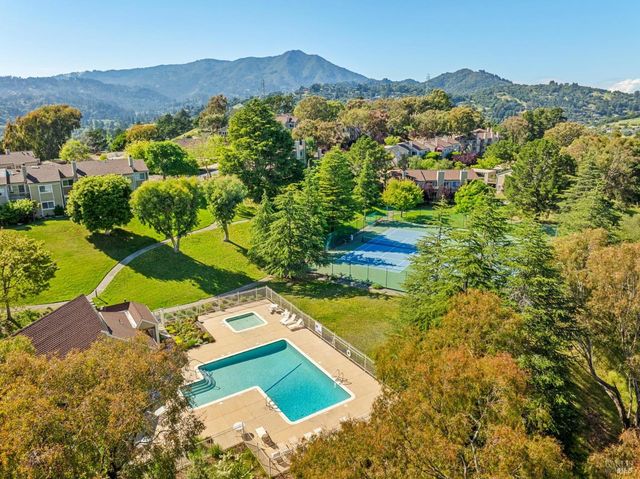 17 Thoreau Cir, Mill Valley, CA 94941