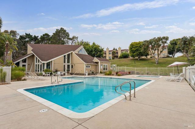 17 Thoreau Cir, Mill Valley, CA 94941