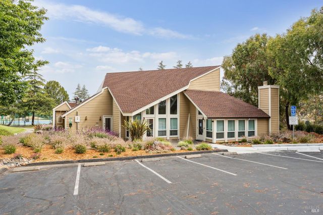 17 Thoreau Cir, Mill Valley, CA 94941