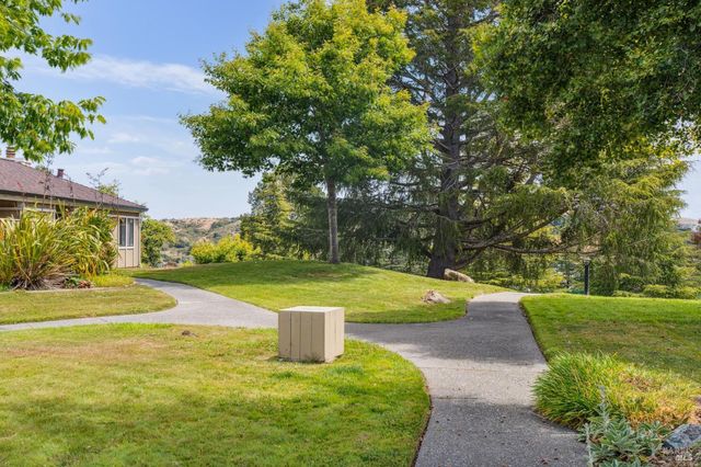 17 Thoreau Cir, Mill Valley, CA 94941