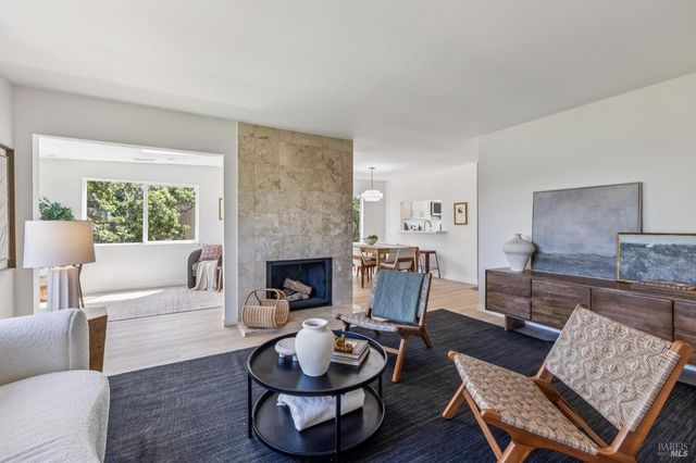 17 Thoreau Cir, Mill Valley, CA 94941