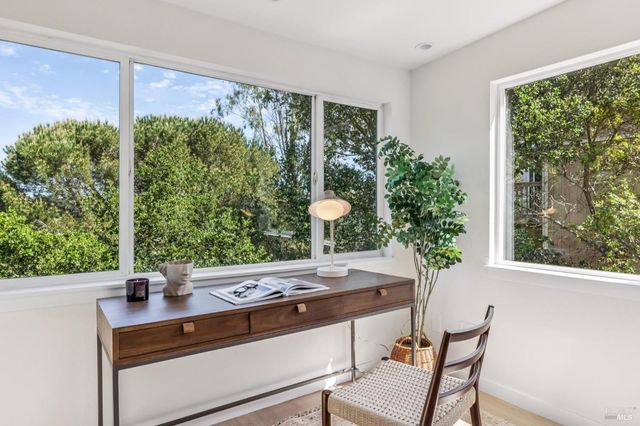 17 Thoreau Cir, Mill Valley, CA 94941